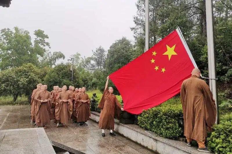 华晨宇在《萌探2》中表示只喜欢自己的歌，这是他的真实想法还是节目效果？游戏画面